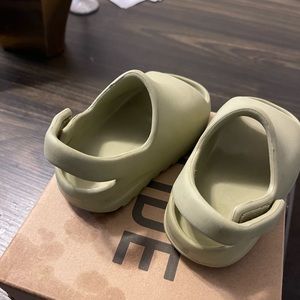 Toddler resin Yeezy slide